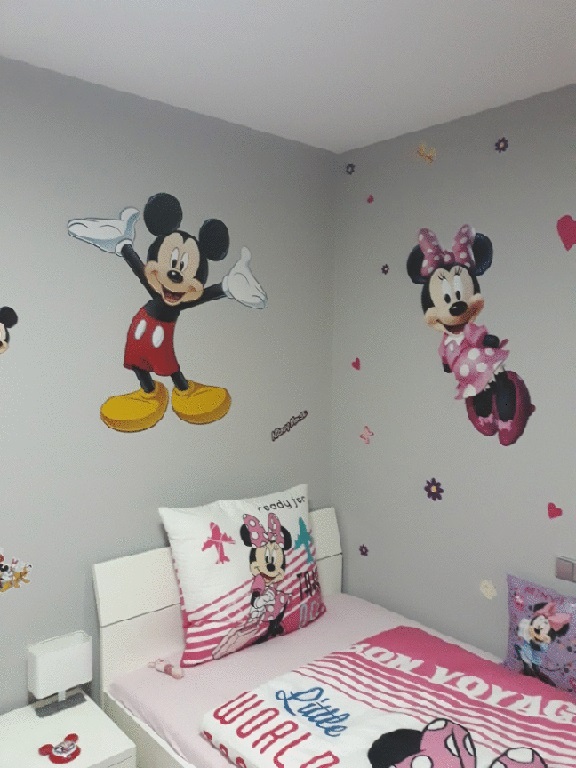 Dekorace dětského pokoje ve stylu Disney samolepkami Minnie a Mickey 